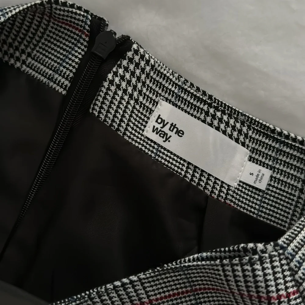 BY THE WAY REVOLVE MINI SKIRT - Picture 3 of 4